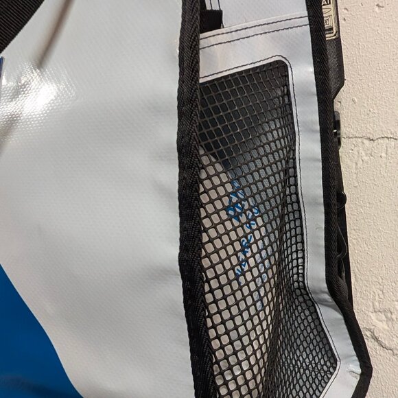 MOBOLI Luxe "I HAVE A CAT" PVC Tarpaulin Large Cat Carrier/Backpack - Gym/Beach? - Picture 9 of 15